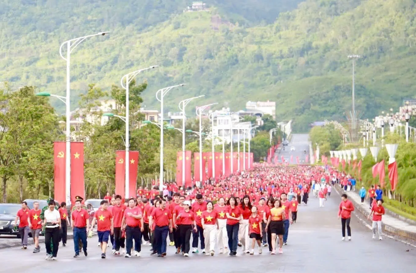 Hơn 100.000 người đi bộ: phong trào hay bước ngoặt sức khỏe cộng đồng?