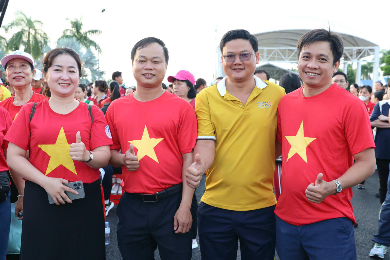 Hơn 5.600 người Cần Thơ cùng tiến bước vì sức khỏe cộng đồng