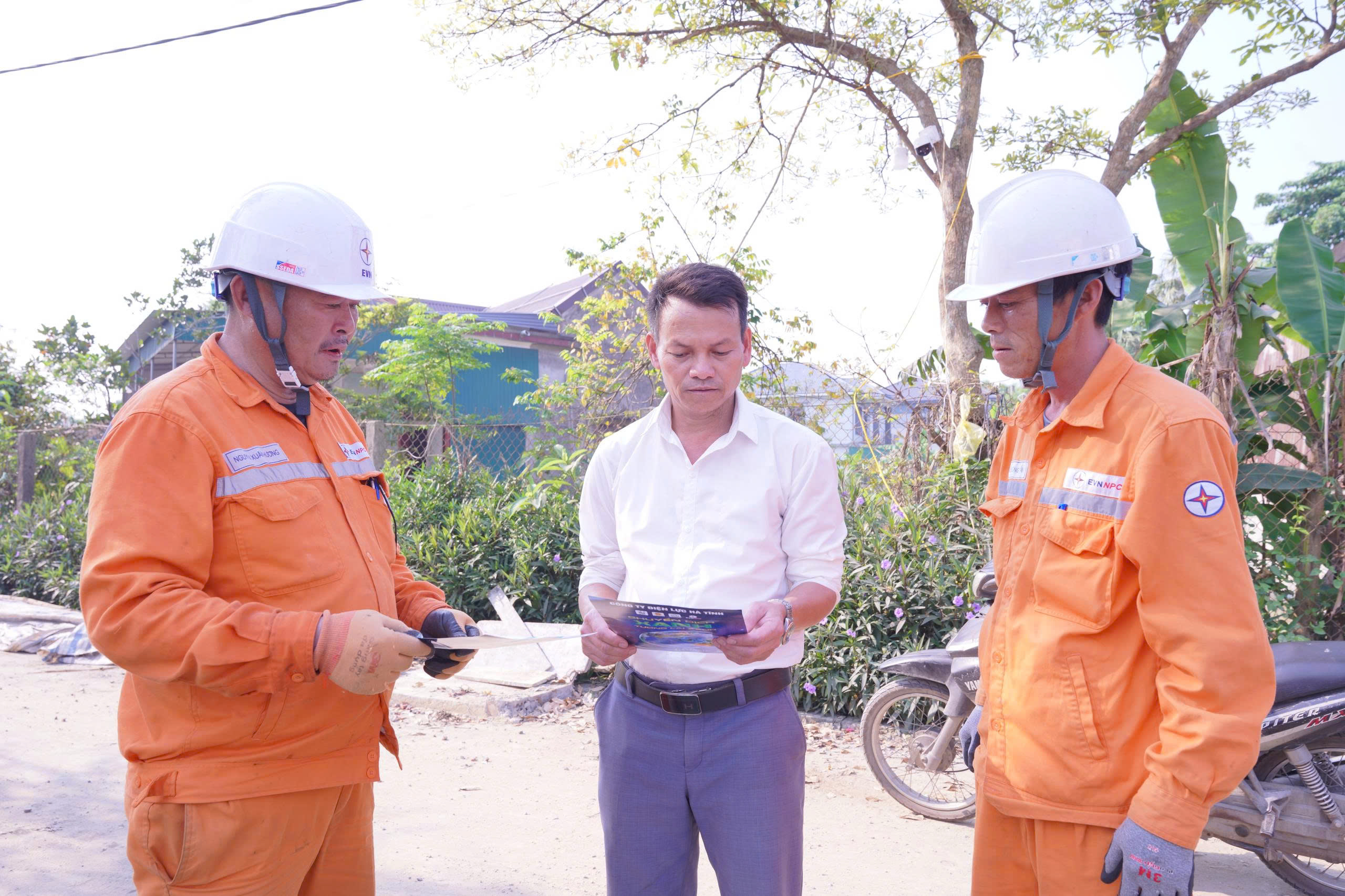 Sóng nắng nóng kéo dài phơi bày điểm yếu của hệ thống điện