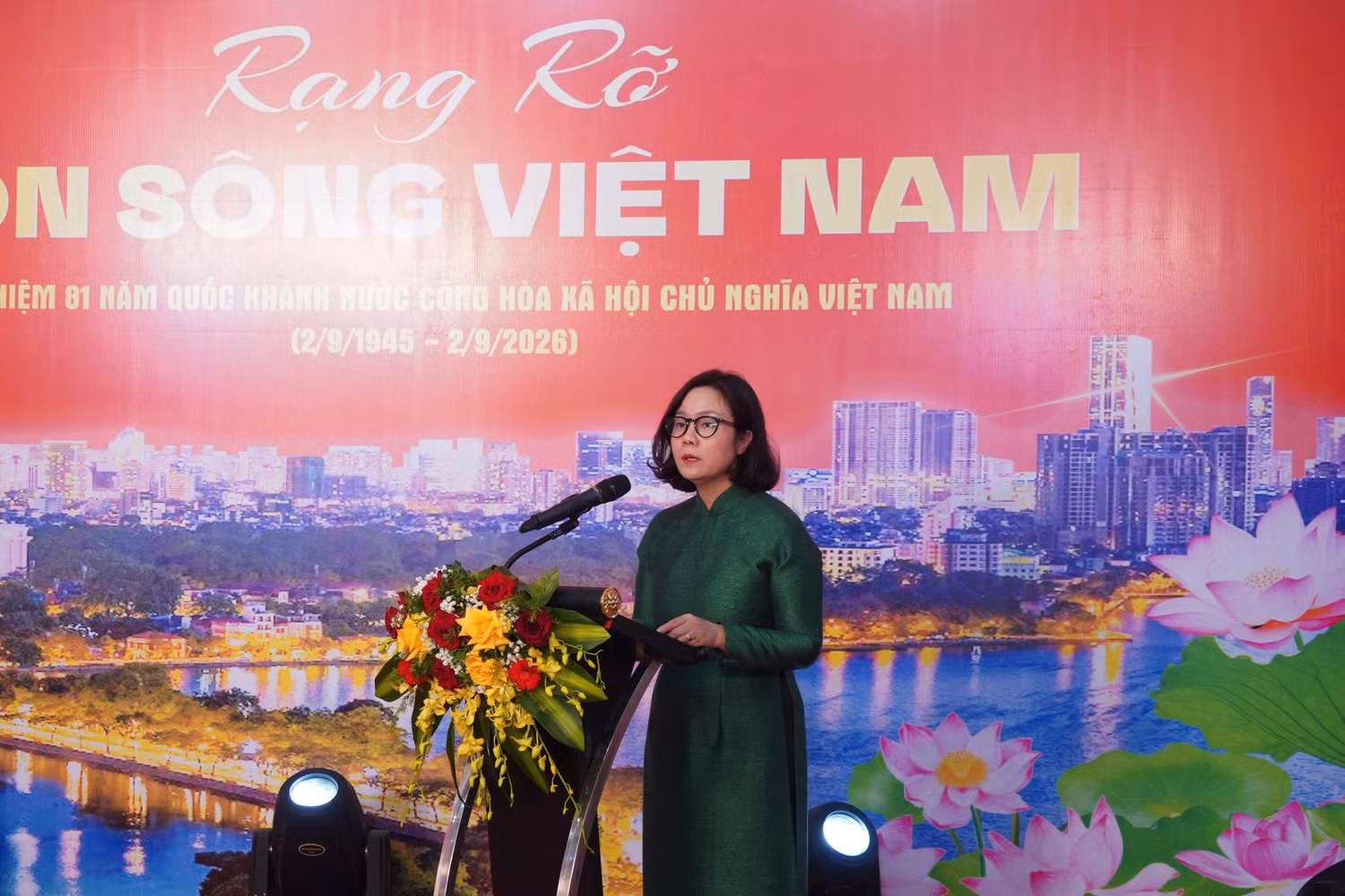 130 bức ảnh tư liệu và hành trình Rạng rỡ non sông
