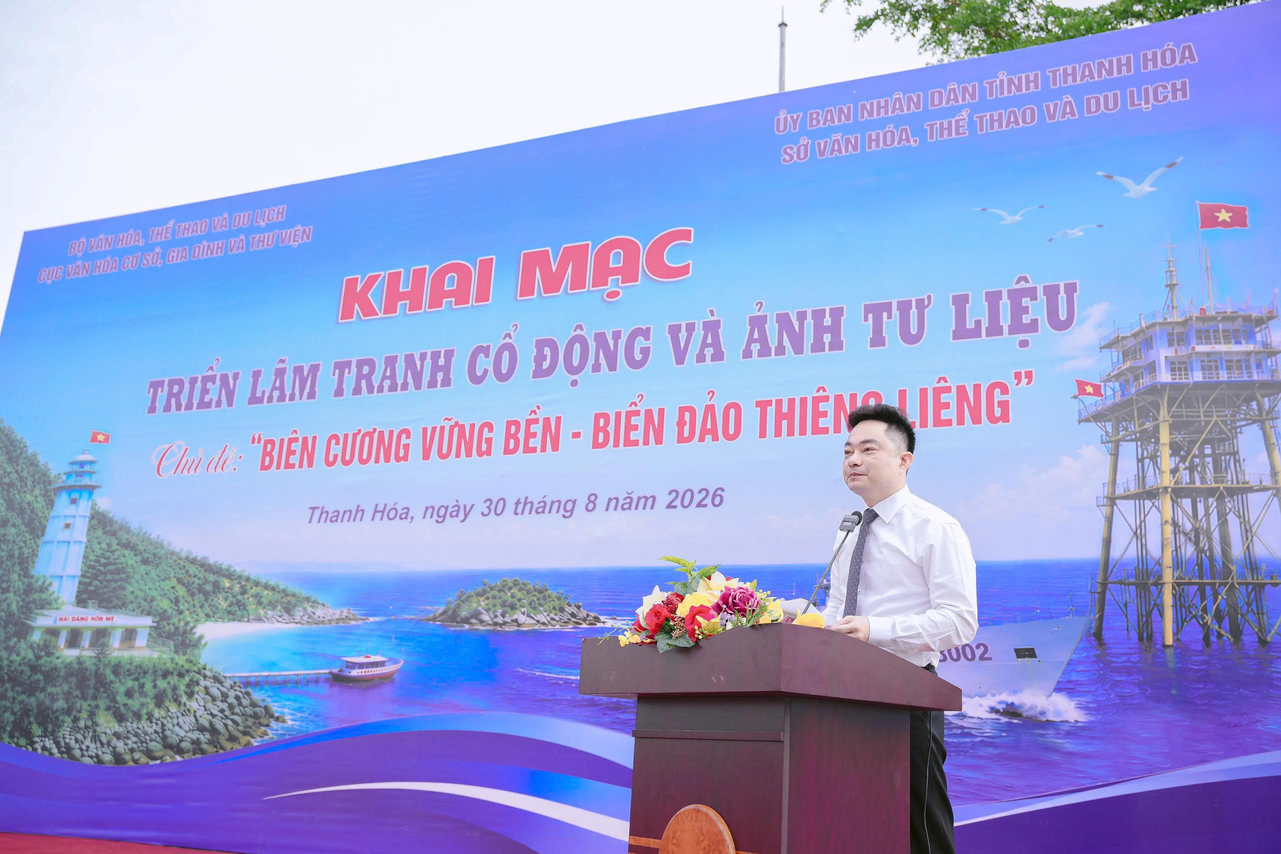 Triển lãm 'Biên cương vững bền': Tranh cổ động và ảnh tư liệu kể câu chuyện biển đảo
