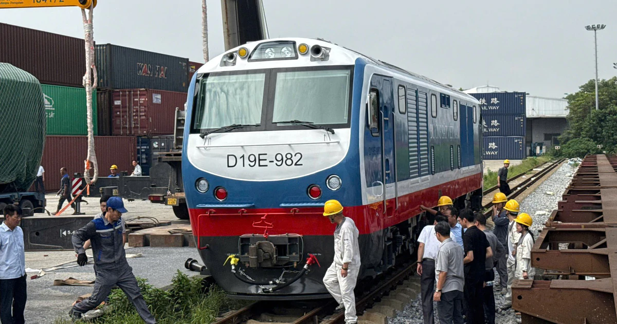 Đầu máy D19E thế hệ mới tốc độ 120 km/h: Bước ngoặt nào cho hiện đại hóa đường sắt?