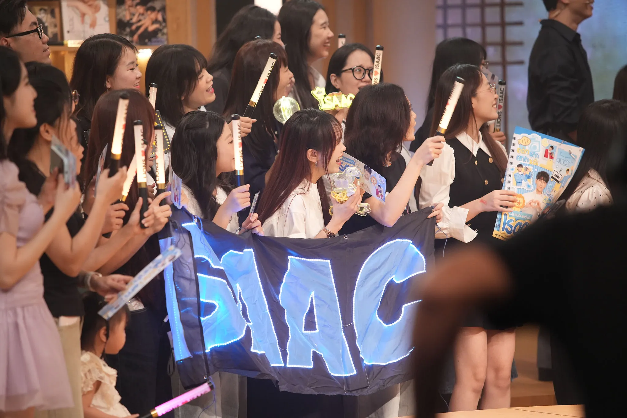 Ca sĩ Isaac và hành trình vượt mác 'không hit' để tái định nghĩa thành công