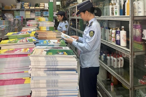 Những chiêu lừa bán sách giáo khoa phổ biến và cách phụ huynh tự bảo vệ