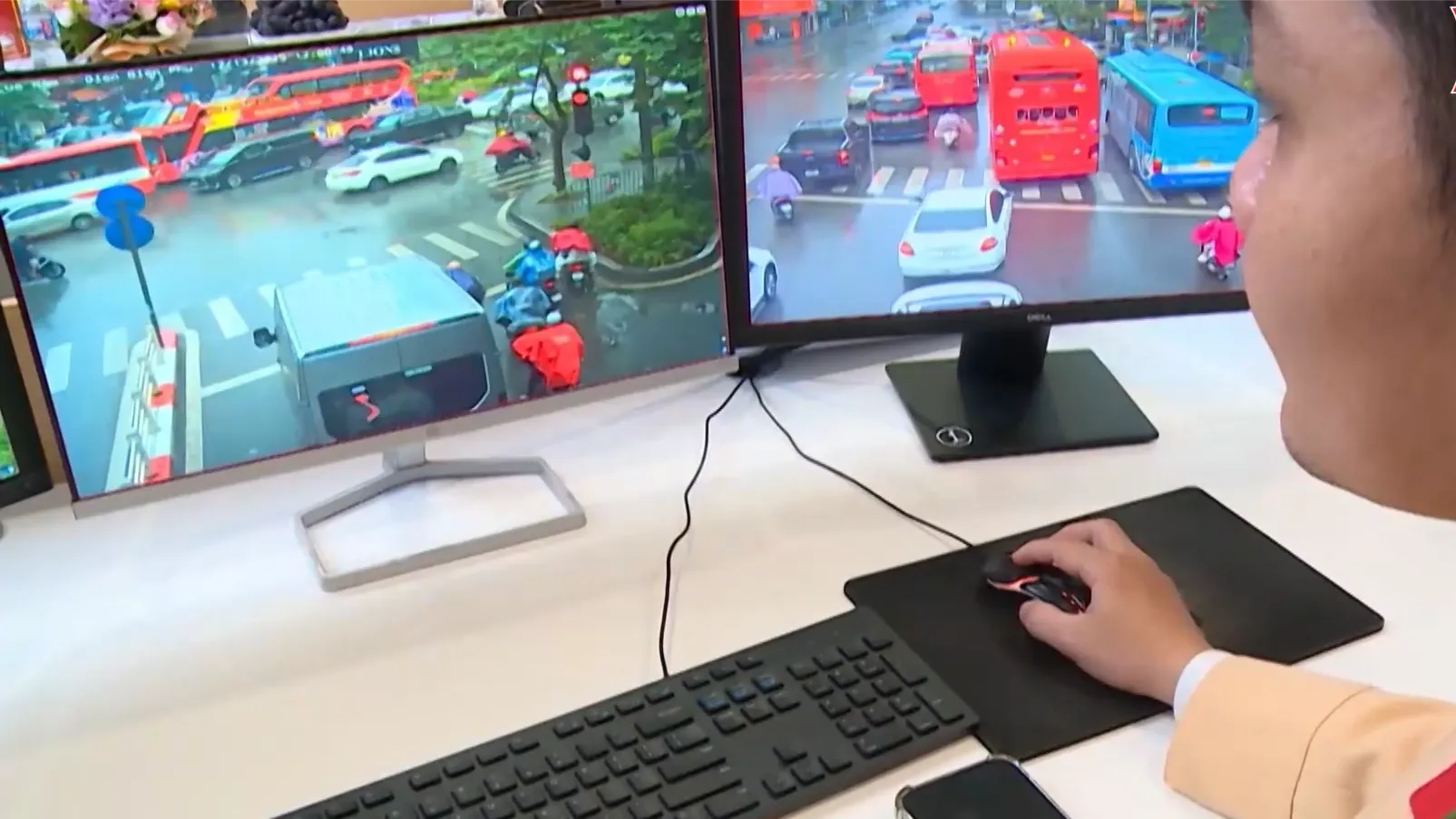 Camera AI zoom 30x và hồng ngoại 50m: Bước ngoặt giám sát giao thông đô thị
