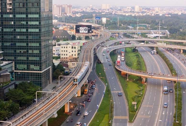 TP.HCM từ siêu đô thị một cực sang đa cực