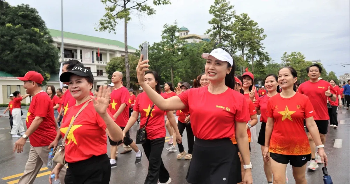 Chương trình “Cùng Việt Nam tiến bước”: Khi từng bước chân thành bước xanh