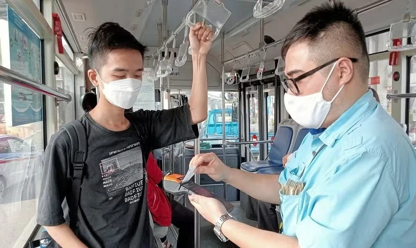 Hà Nội kích hoạt vé điện tử thống nhất cho metro, xe buýt và xe đạp công cộng