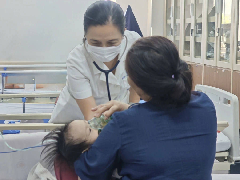 Virus RSV ở trẻ sơ sinh: Khi một cái hôn có thể đưa con vào ICU