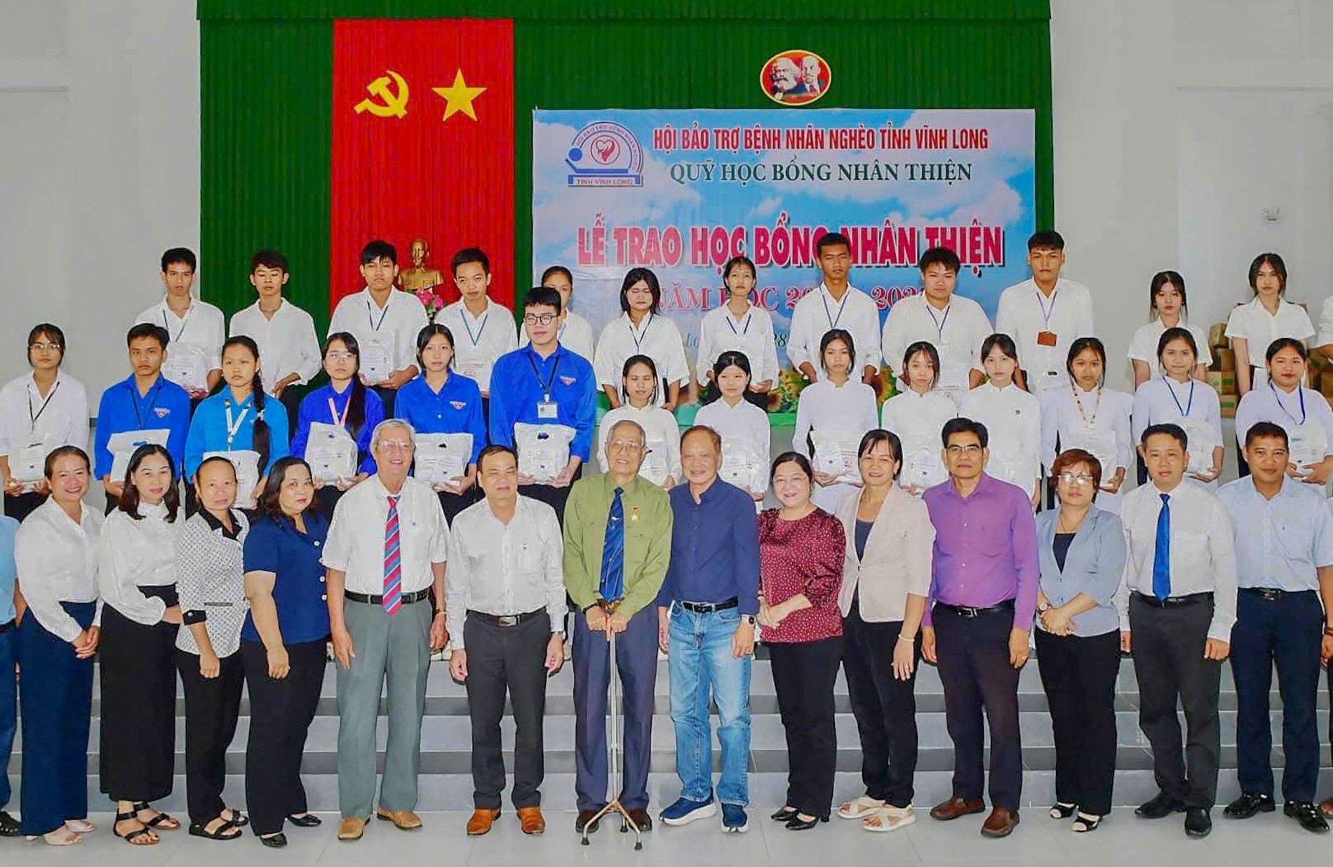320 suất học bổng Nhân Thiện: bước đệm cho học sinh khó khăn