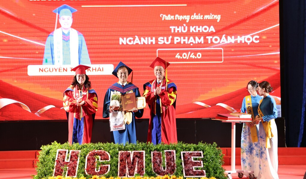 Từ tự học đến thủ khoa: hai hành trình đáng suy ngẫm
