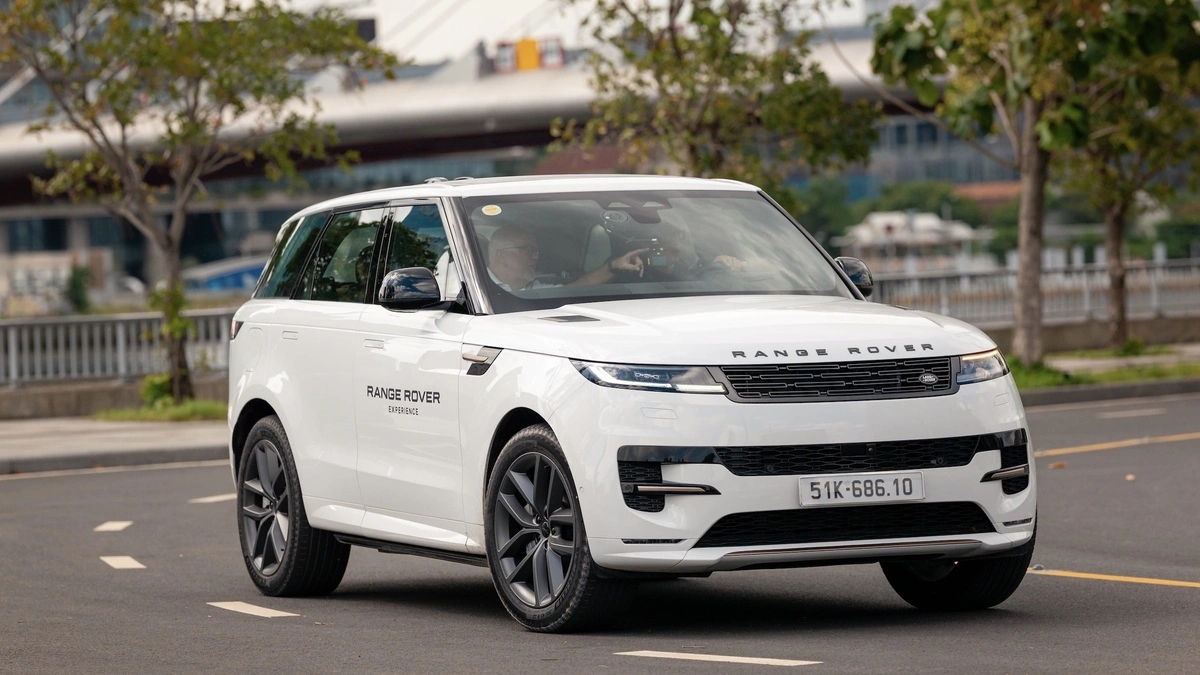 Range Rover Sport hybrid plug-in 454 mã lực: Sức mạnh hạng sang với hiệu suất tiết kiệm