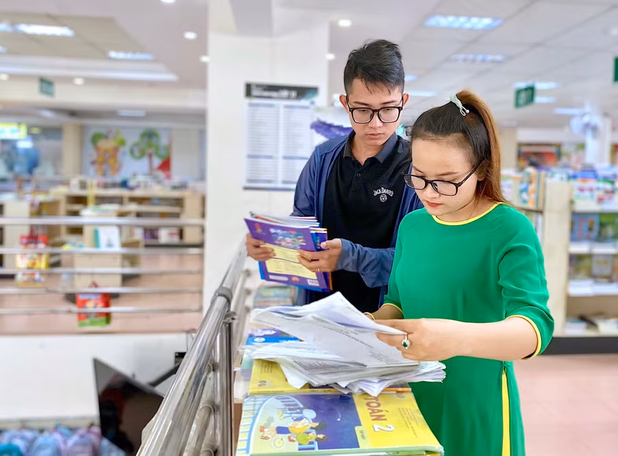 Sách giáo khoa giả: Hướng dẫn phụ huynh nhận diện và tránh bẫy mua sắm