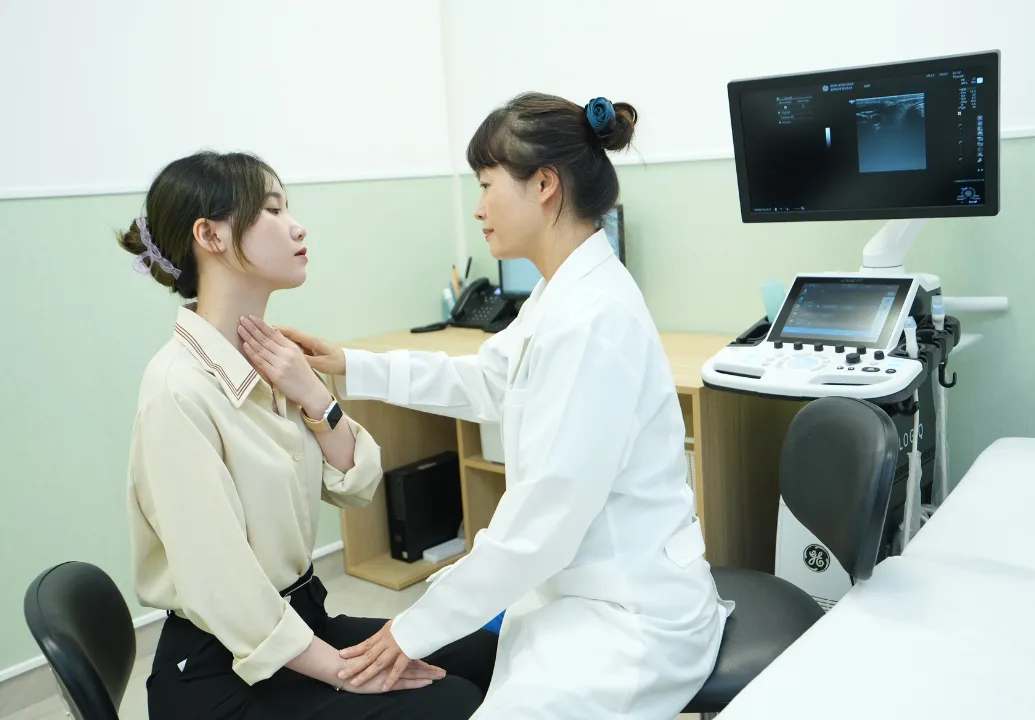 Bệnh tuyến giáp không lây nhưng rất dễ bị hiểu sai