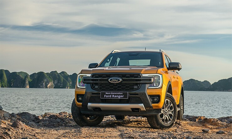 Ford Ranger so sánh chi tiết: động cơ Bi-Turbo, công nghệ an toàn và mức giá có đáng nâng cấp?