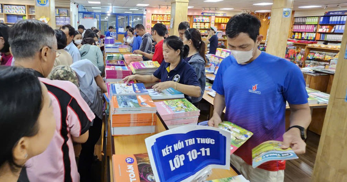 Chính phủ tuyên chiến với gian lận thi cử và văn hóa áp lực điểm số