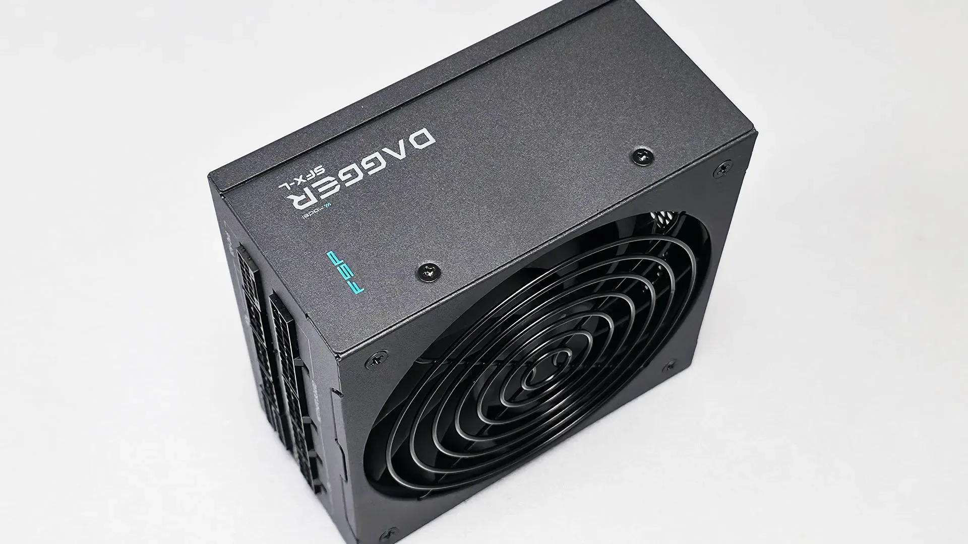 Nguồn điện SFX-L 1200W Platinum cho PC nhỏ gọn: có đáng nâng cấp?
