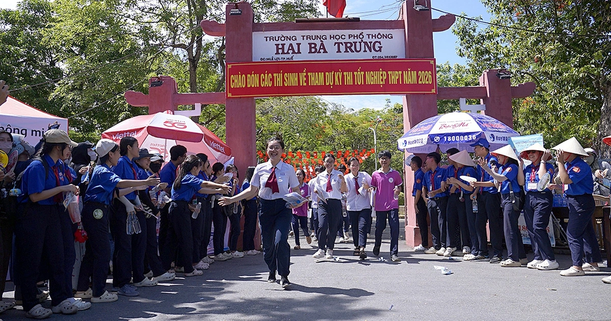 Siết chặt các khoản thu học đường: mức trần nào bảo vệ phụ huynh?