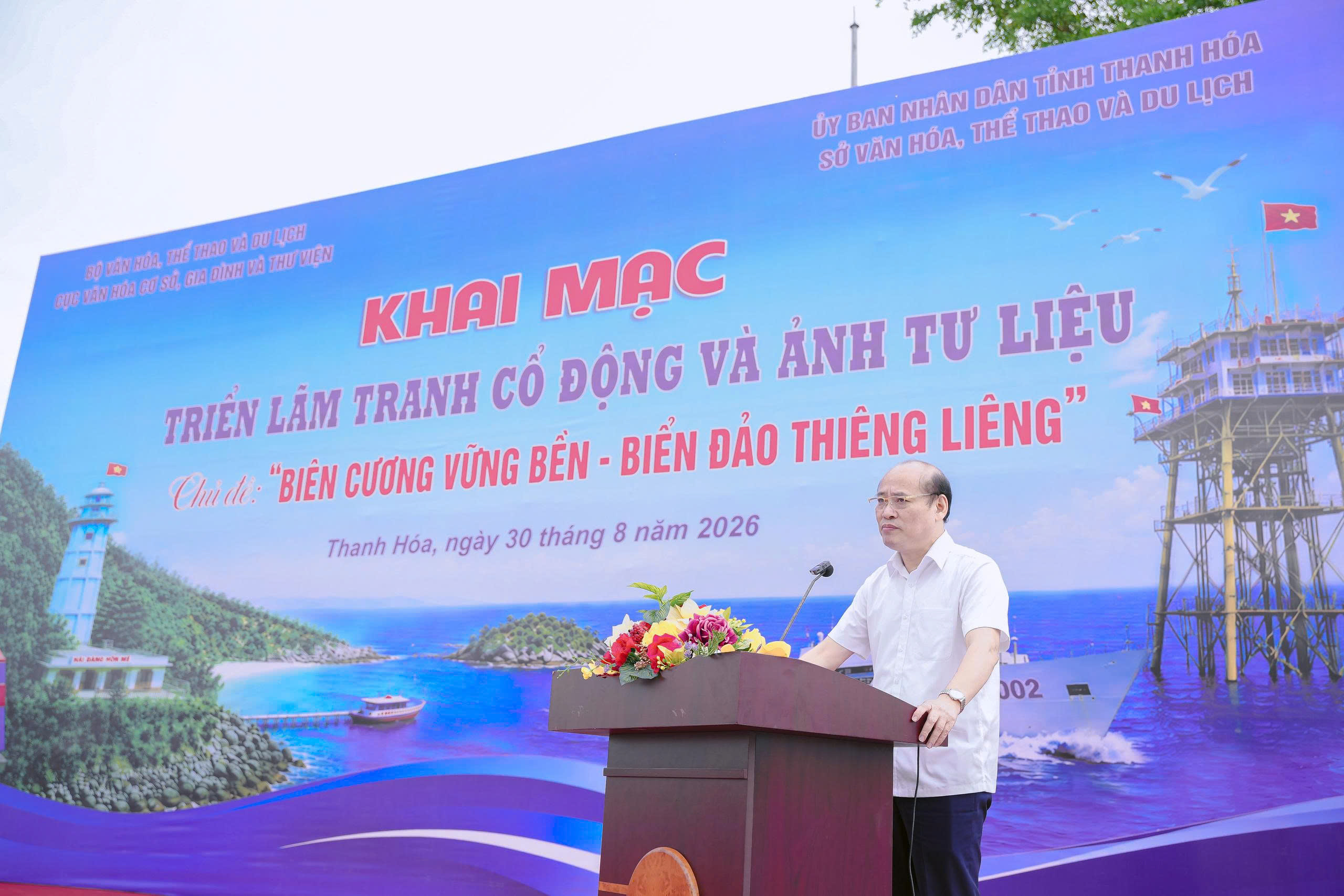 Triển lãm 'Biên cương vững bền': Tranh cổ động và ảnh tư liệu kể câu chuyện biển đảo