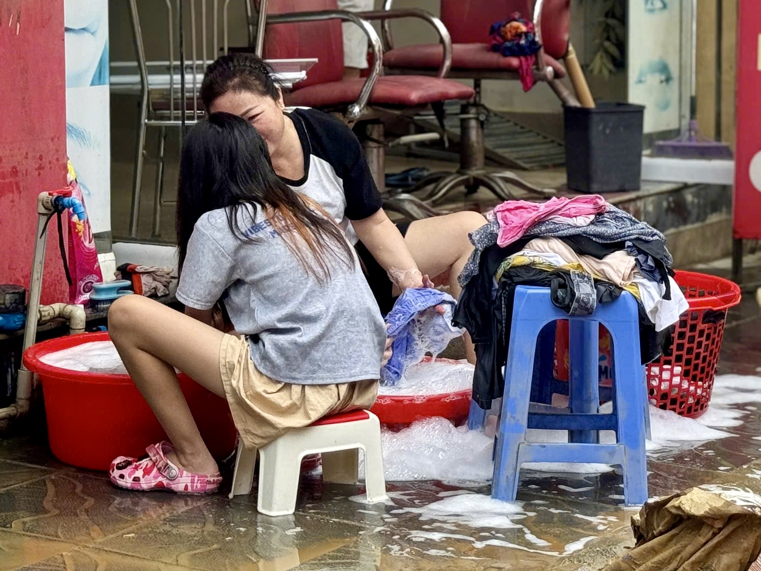 Sau lũ lụt: Những bước phải làm ngay để nhà an toàn trở lại