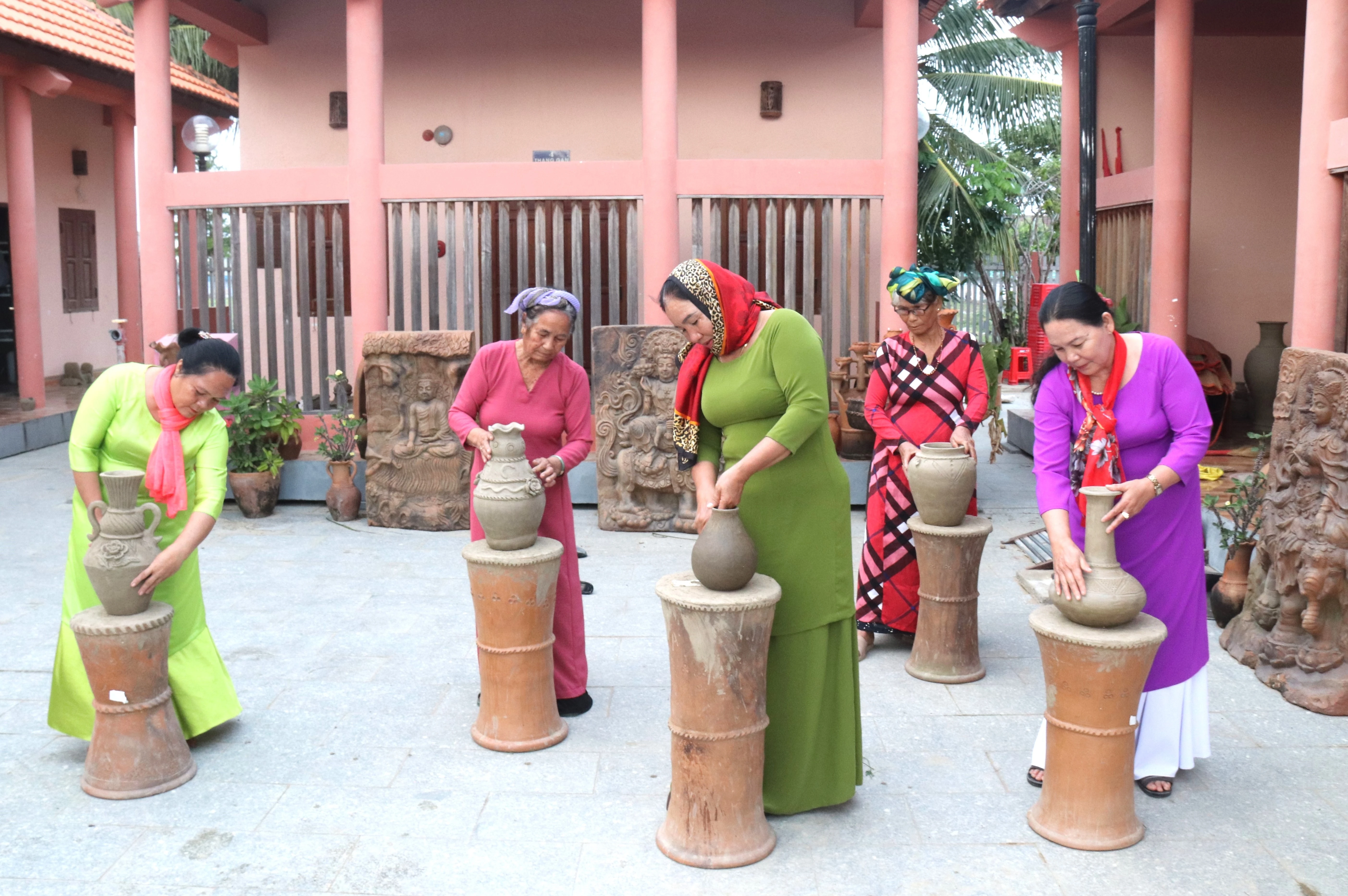 Cuộc thi thiết kế gốm Chăm: Khi Bàu Trúc bước vào thời sáng tạo mới