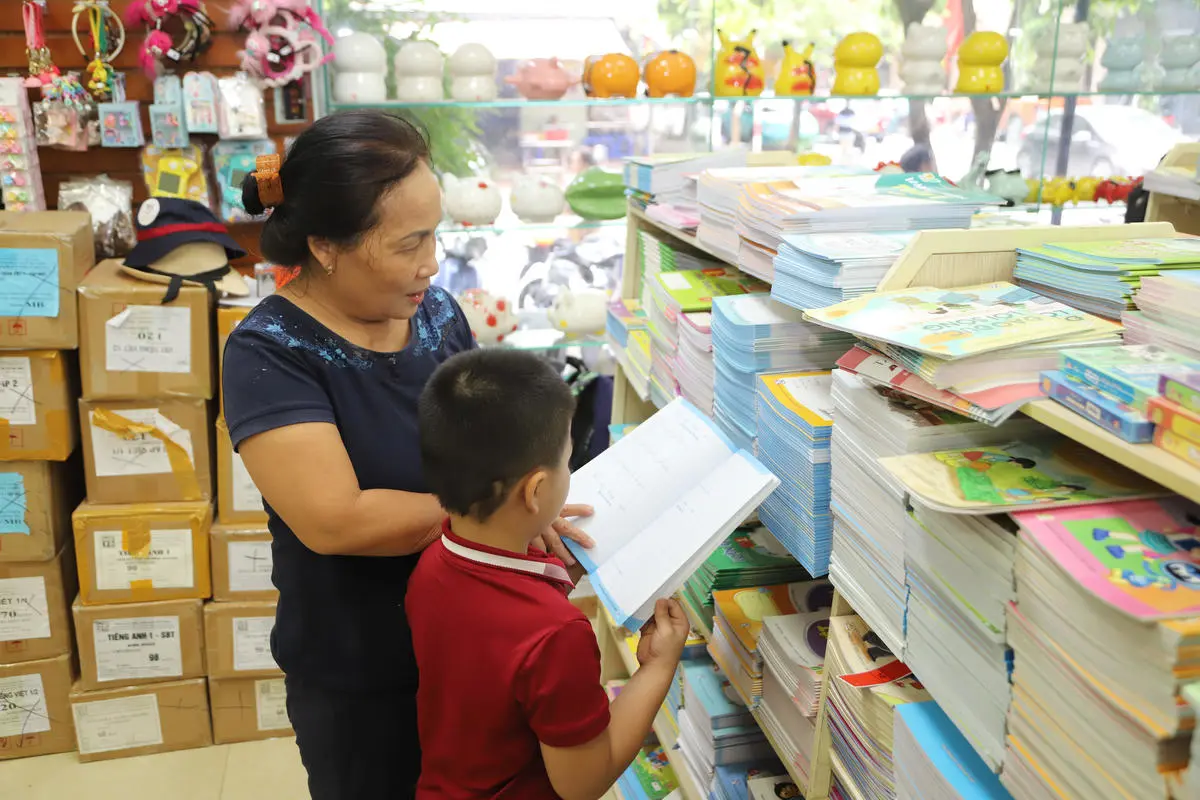 Cả nước dùng chung một bộ sách giáo khoa: bước ngoặt cho công bằng giáo dục