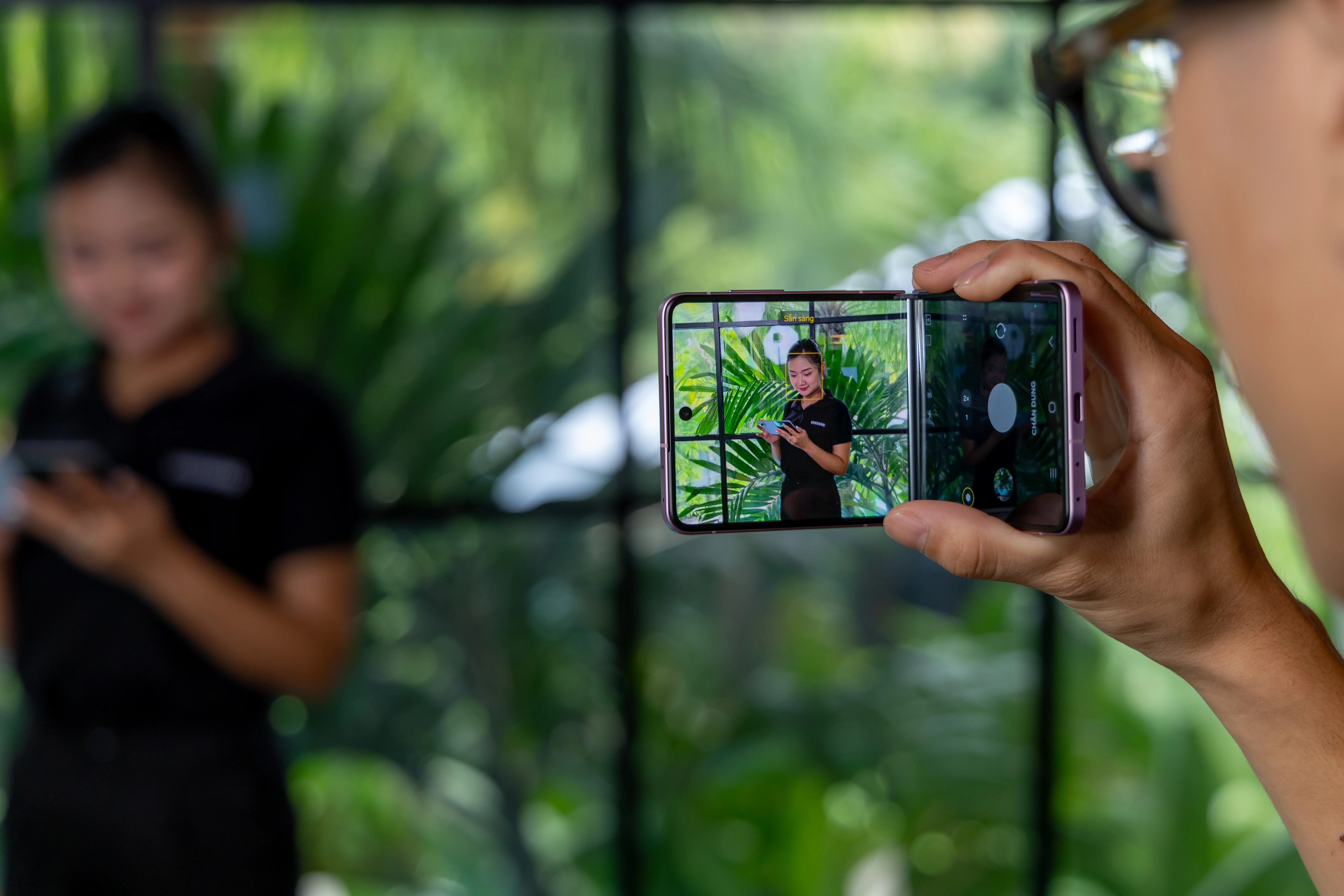Galaxy Z Flip 8: Từ phụ kiện thời trang đến điện thoại gập thực dụng