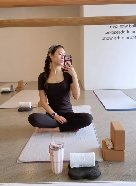 Tập hot yoga ở phòng 35°C: hướng dẫn buổi đầu cho người mới
