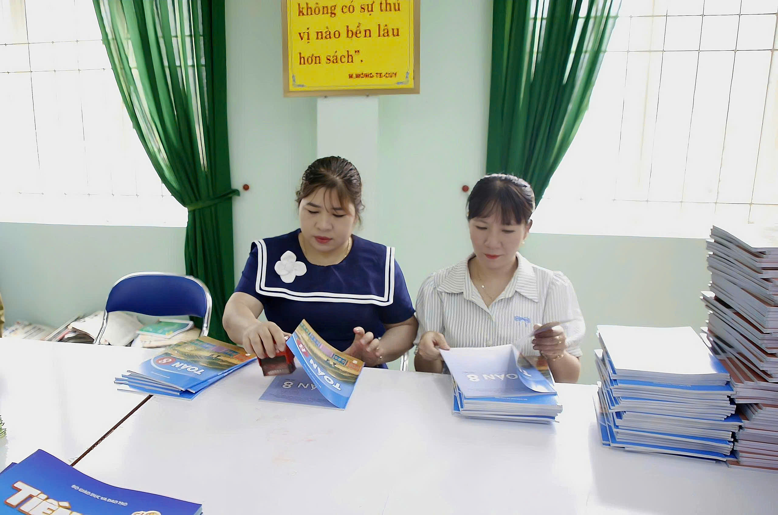 Xã Sơn Tây Thượng cấp sách giáo khoa miễn phí: Điểm sáng vùng khó
