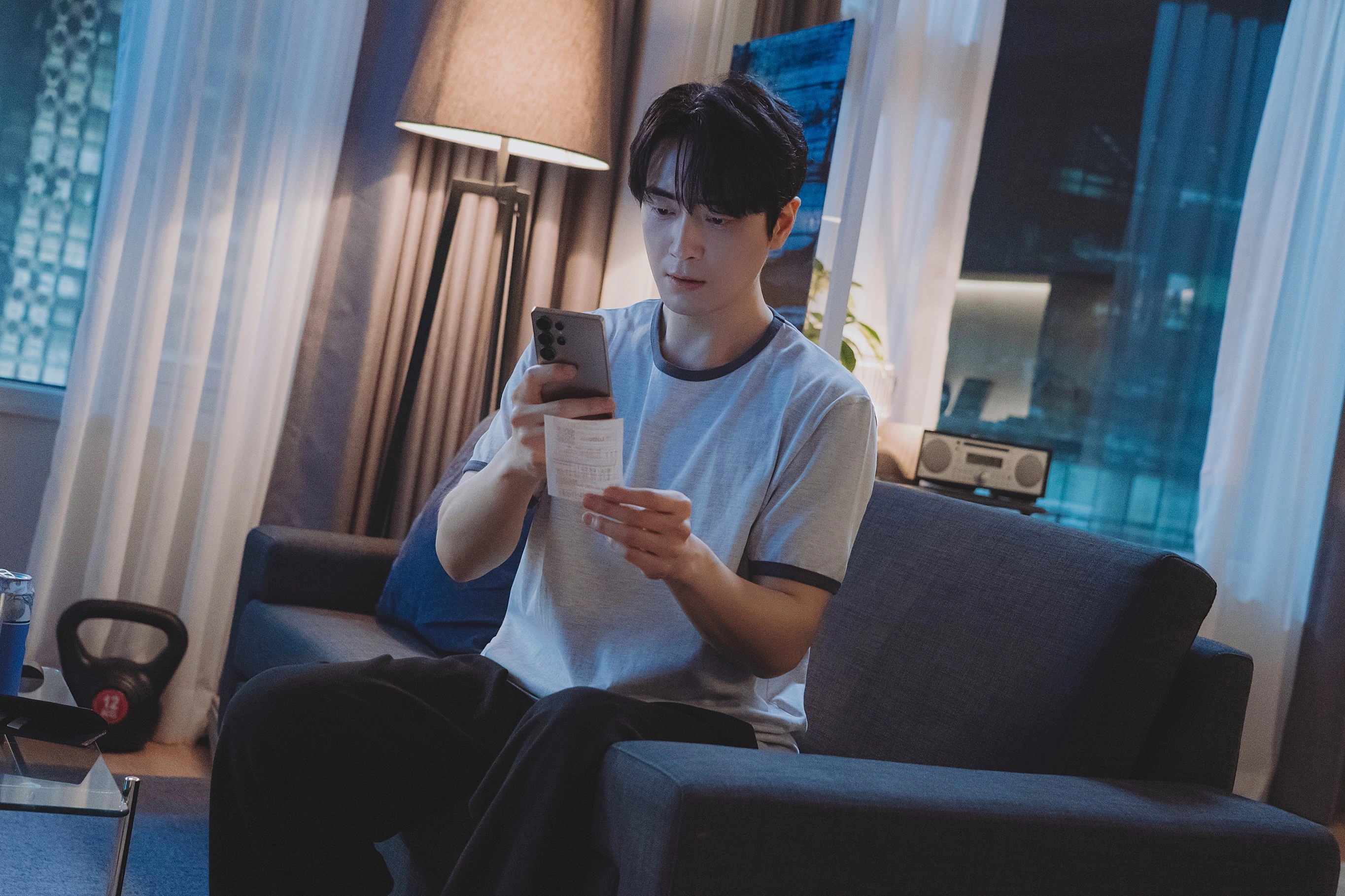 Lee Jun Hyuk Vẫn Đi Làm Dù Trúng Số: ‘The Ordinary Jackpot’ Và Giấc Mơ Dân Văn Phòng