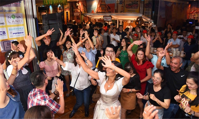 Oktoberfest Vietnam mở rộng: lễ hội bia Đức bùng nổ ở 3 thành phố