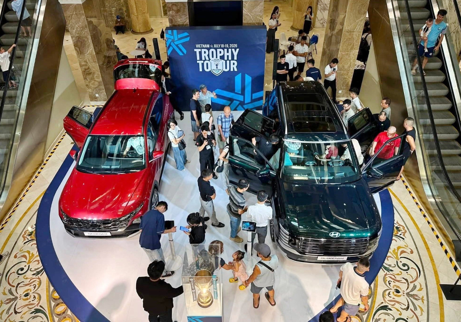 Tháng 8 bùng nổ xe hybrid và điện: mùa thấp điểm thành cao trào mới
