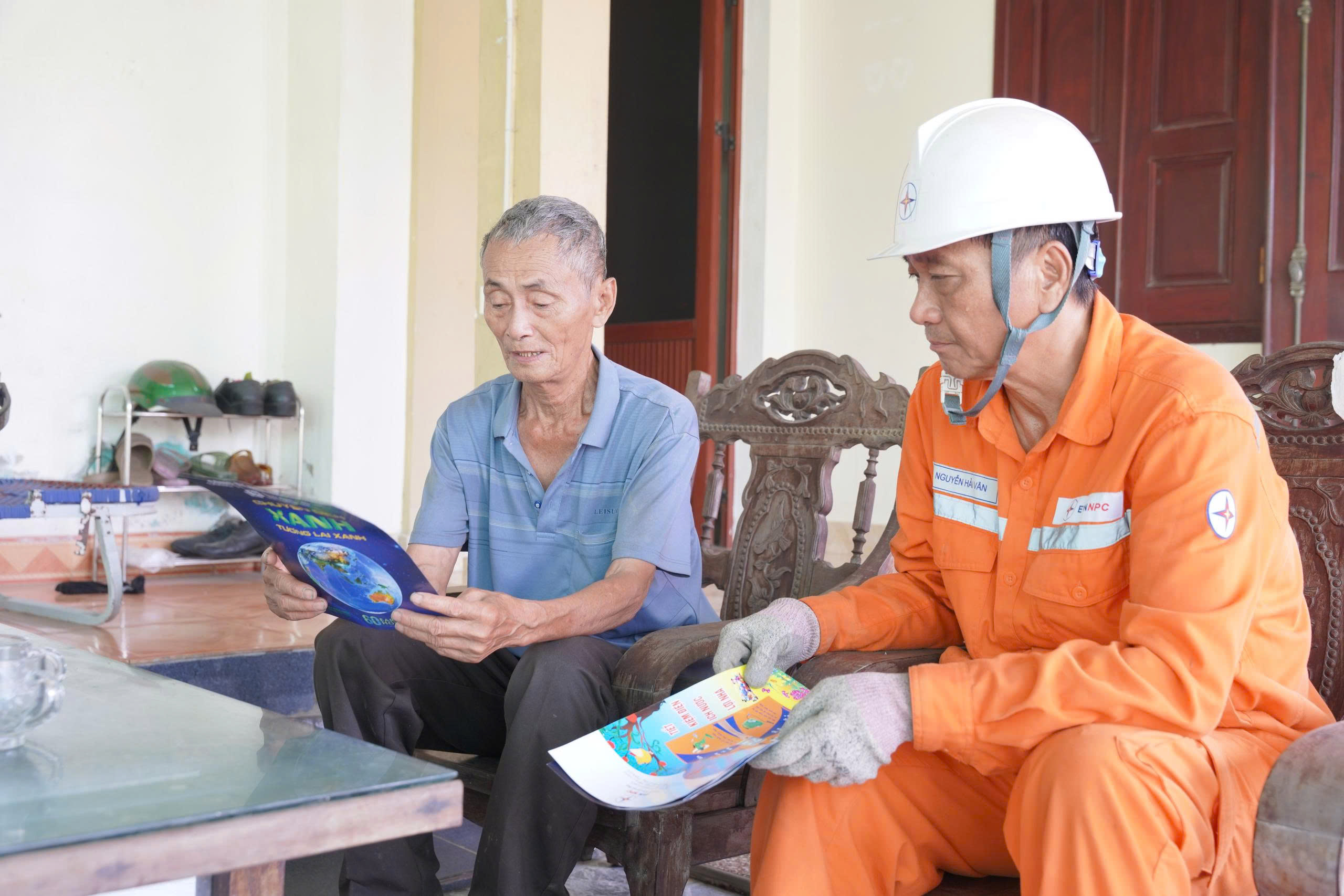 Sóng nắng nóng kéo dài phơi bày điểm yếu của hệ thống điện