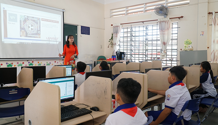 Siết chặt các khoản thu học đường: mức trần phí và quyền được minh bạch của phụ huynh