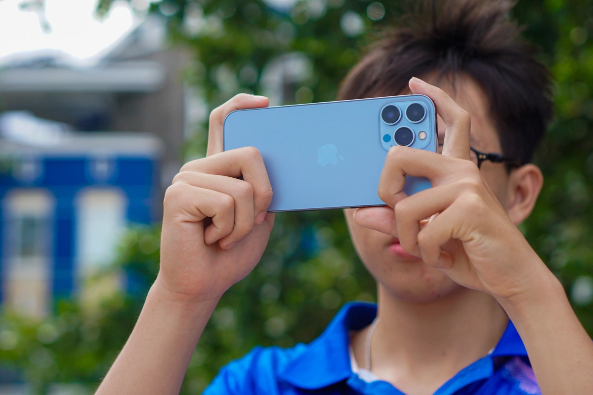 iPhone 14 vs iPhone 13 Pro Max: Camera cũ còn đáng tiền?