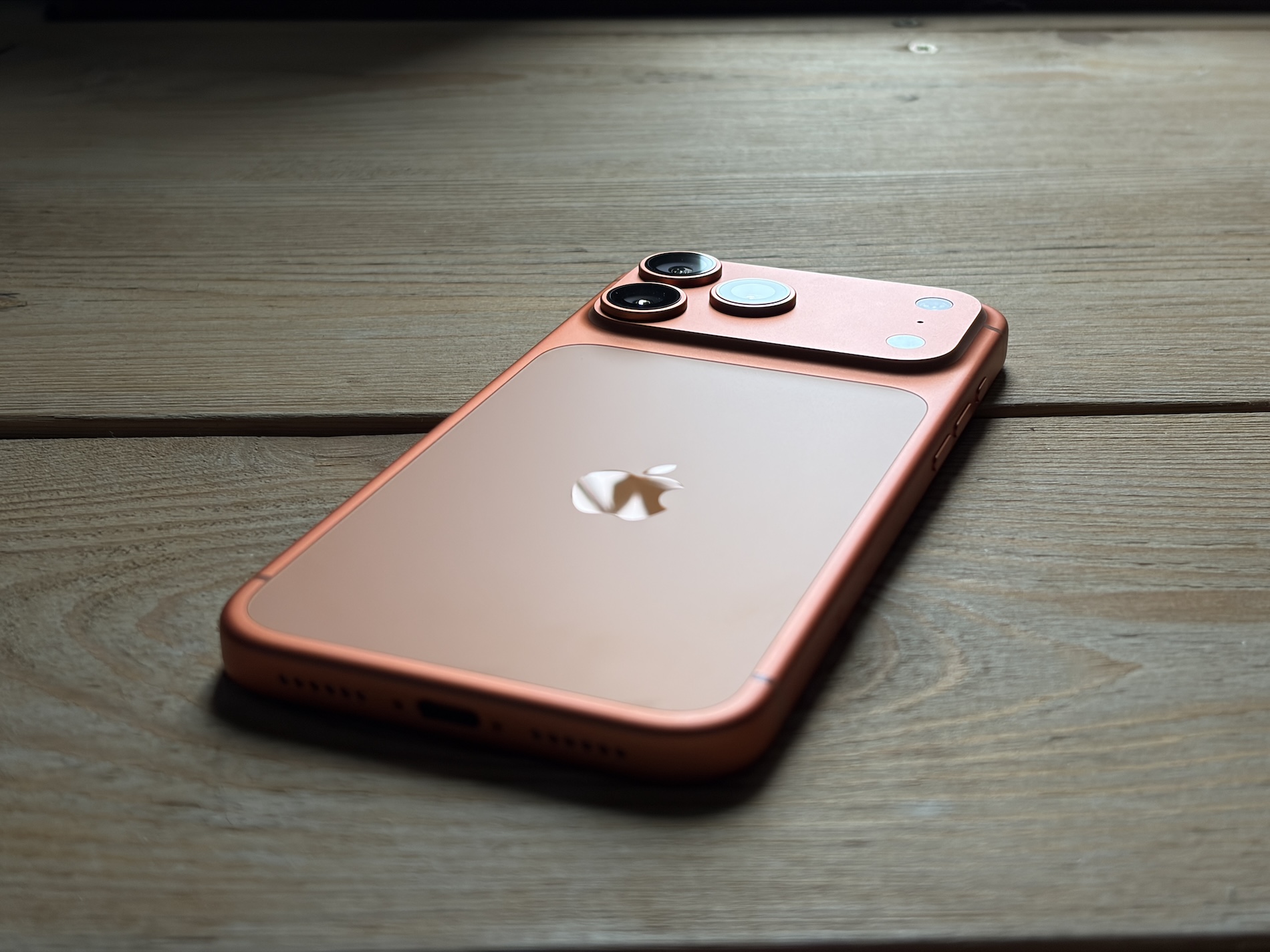 Smartphone flagship thay thế console: iPhone 17 Pro Max đấu Poco F9 Ultra