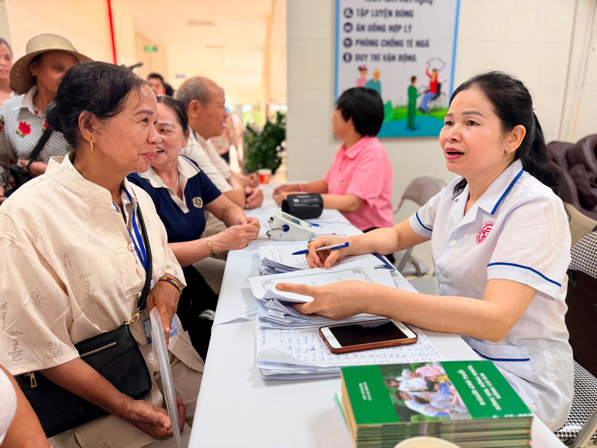 Tập luyện hàng ngày tại cơ sở chăm sóc ban ngày: chìa khóa giữ độc lập ở tuổi cao
