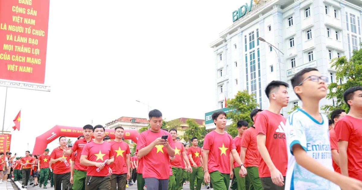 Gần 10.000 người cùng bước đi vì sức khỏe và cộng đồng
