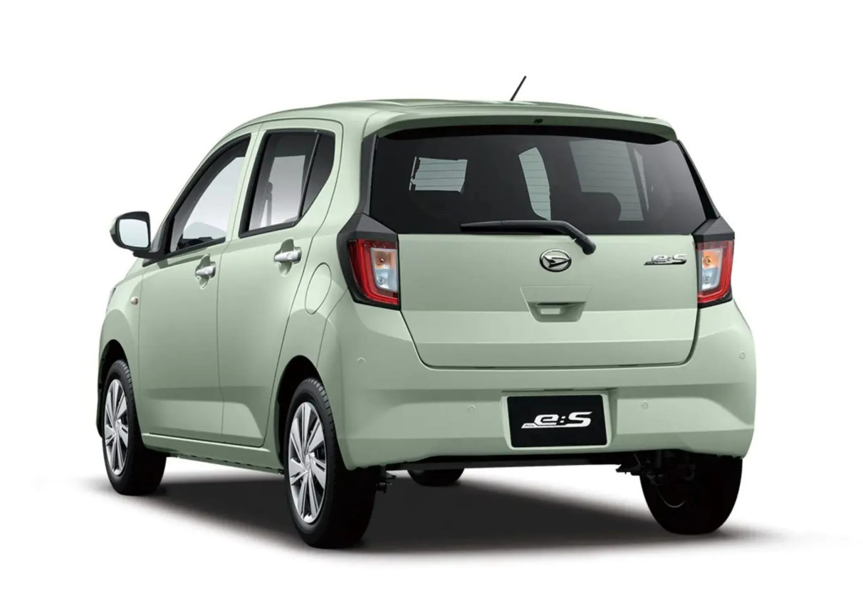 Daihatsu Mira e:S giá rẻ, siêu tiết kiệm xăng có đáng mua?