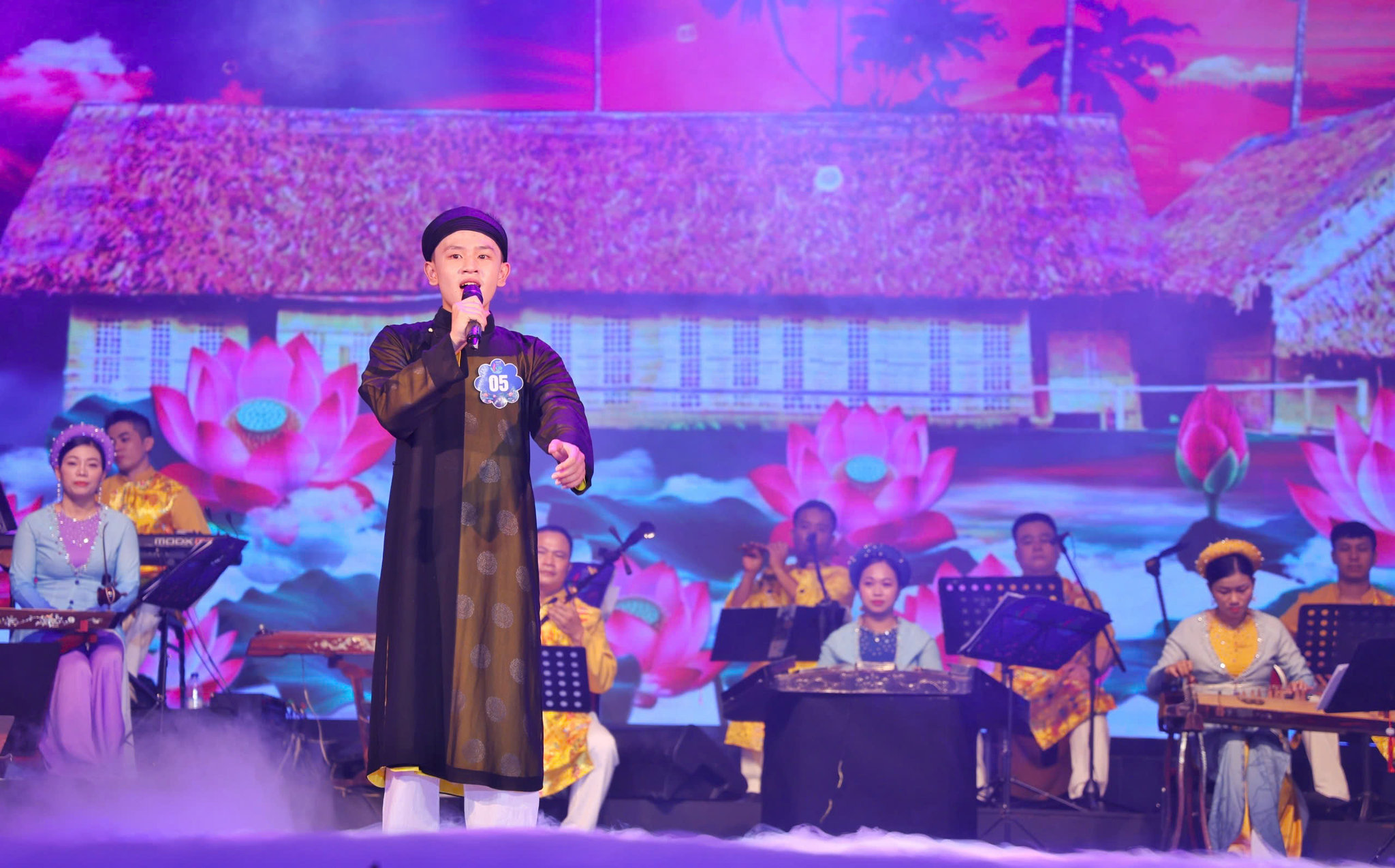 Từ sân chơi nông thôn đến sân khấu: đường đi của dân ca truyền thống