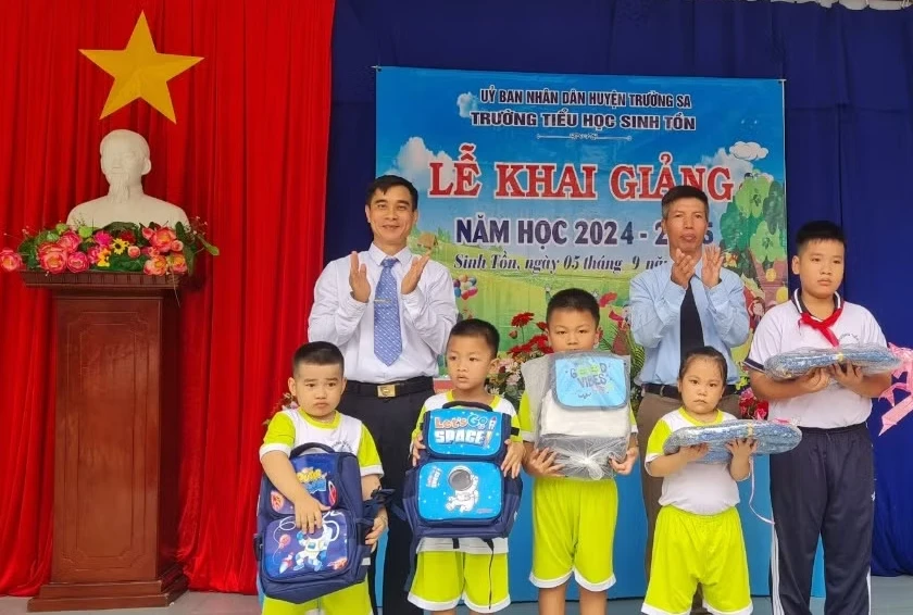 Khánh Hòa chi 78,6 tỷ phát sách giáo khoa miễn phí: Quyết định đúng nhưng cần làm chặt