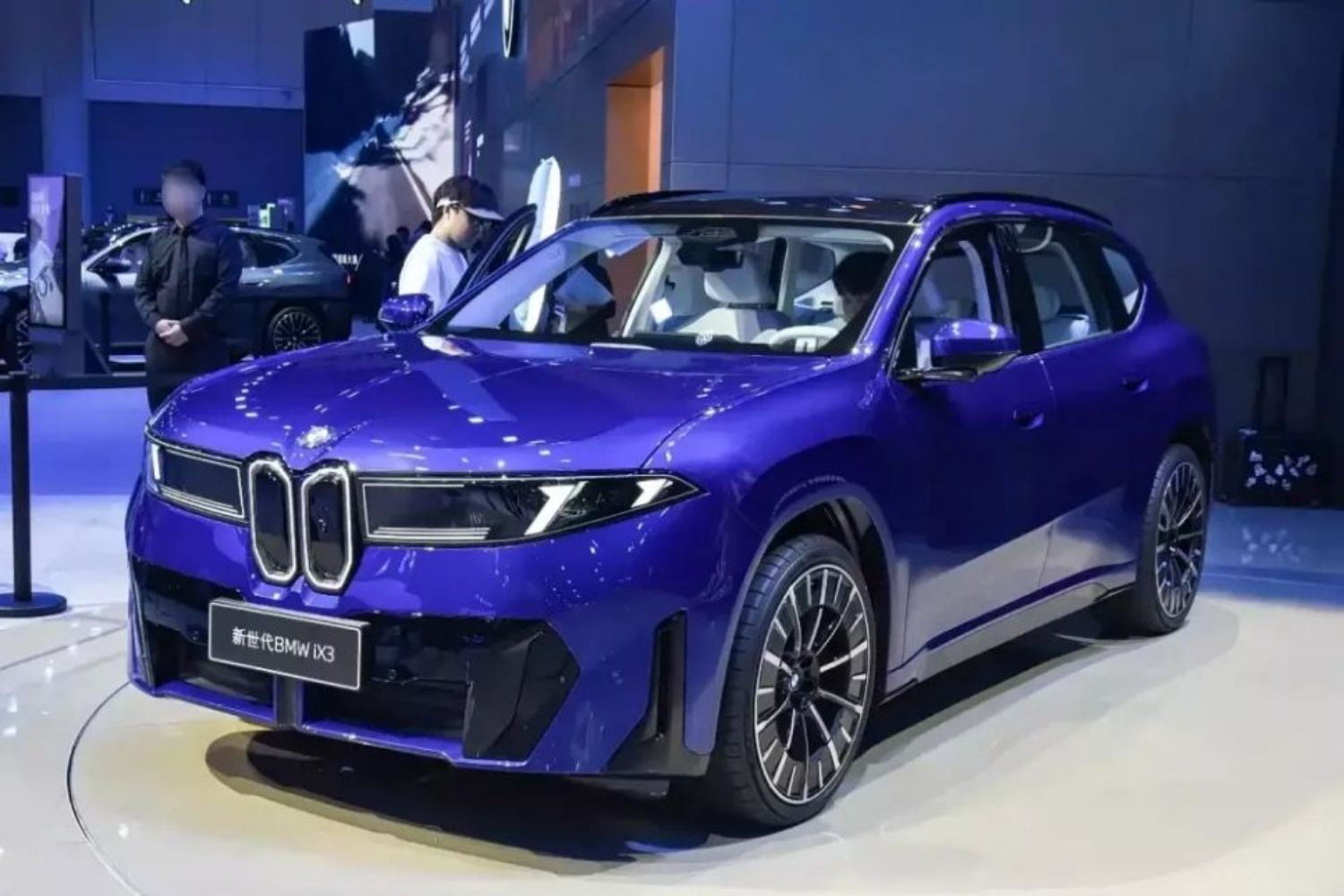 BMW iX3 L gây sốt: khi khách dám đặt xe điện chỉ qua hình ảnh