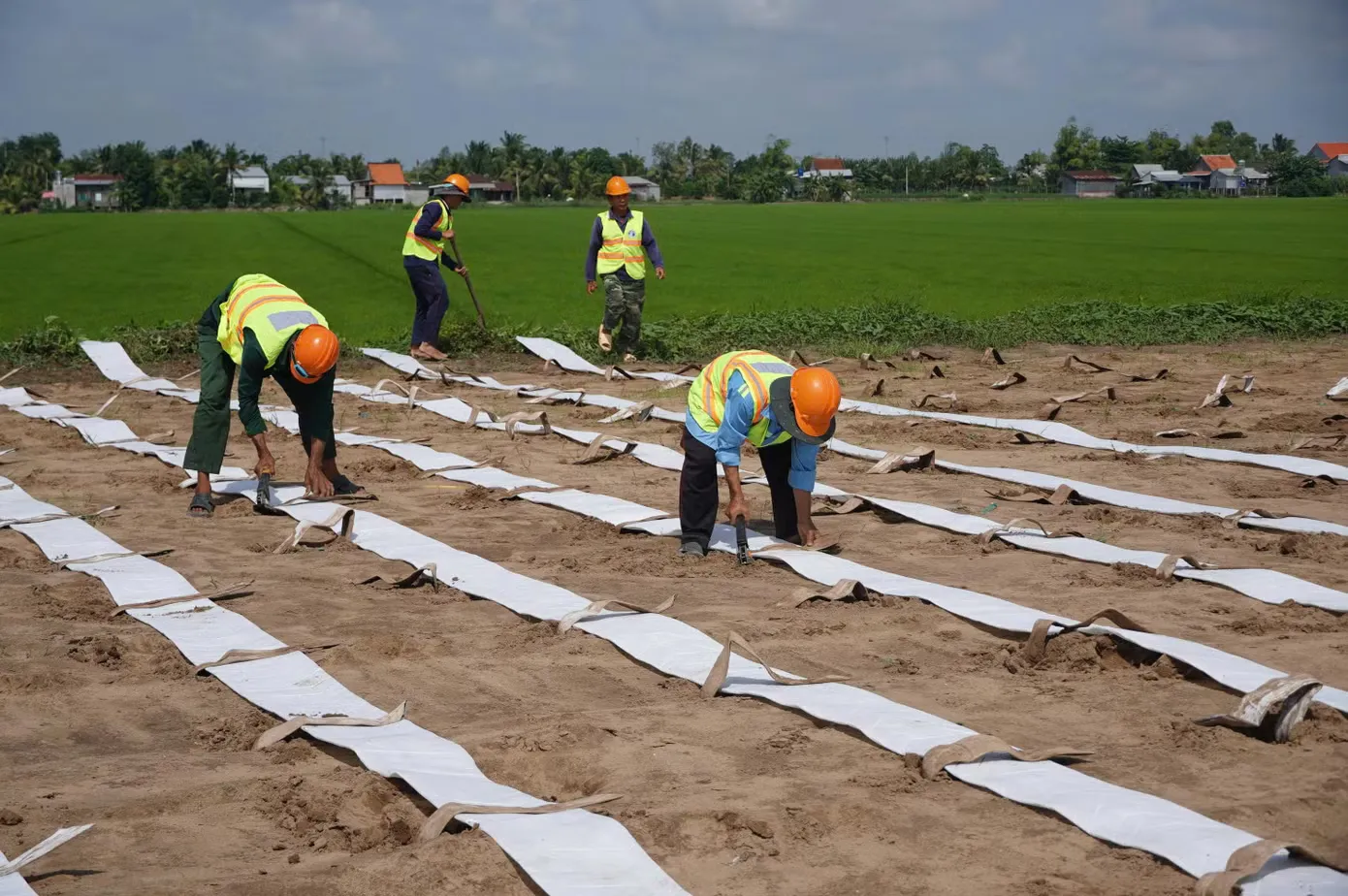 Hàng nghìn công nhân bám công trường cao tốc dịp lễ Quốc khánh