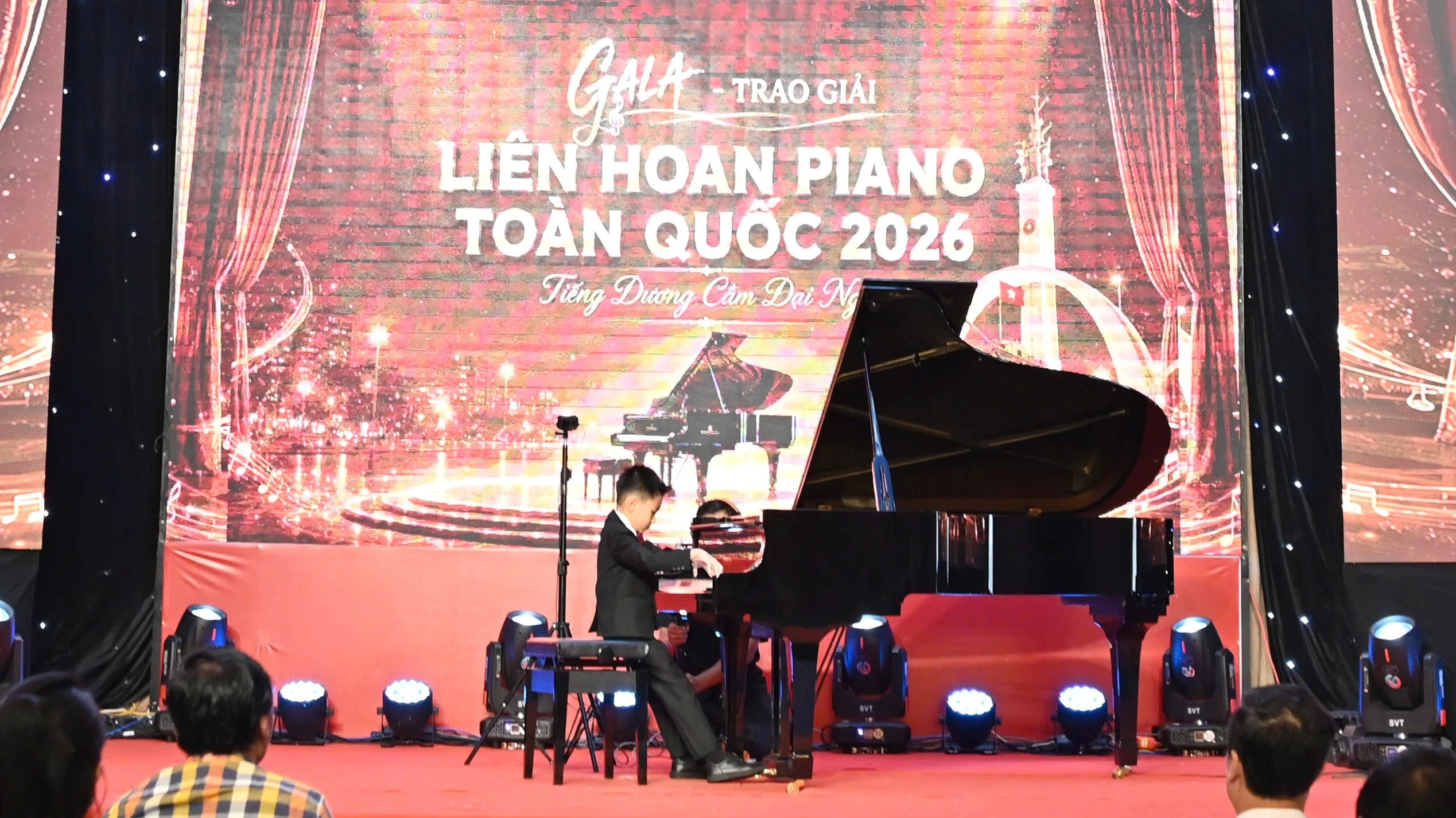 Từ nghề y tế đến phòng tập piano: Những hành trình tái sinh sự nghiệp