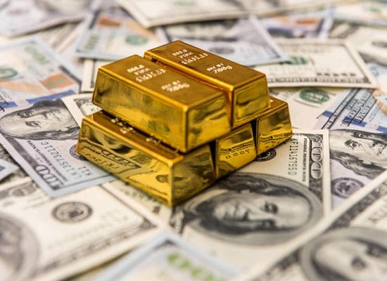 Vàng lao dốc khi Fed phát tín hiệu tăng lãi suất: nên giữ hay bán?