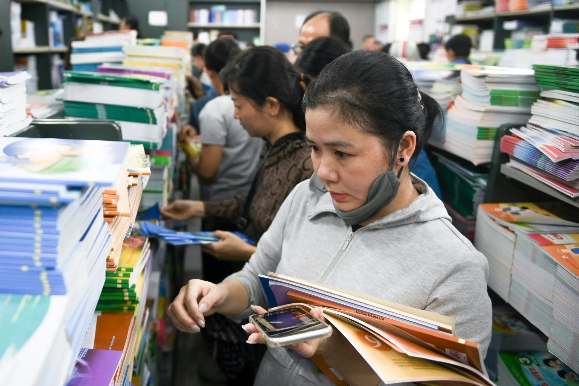 NXB Giáo dục Việt Nam tăng tốc in 9 triệu SGK: có đủ sách cho năm học mới?