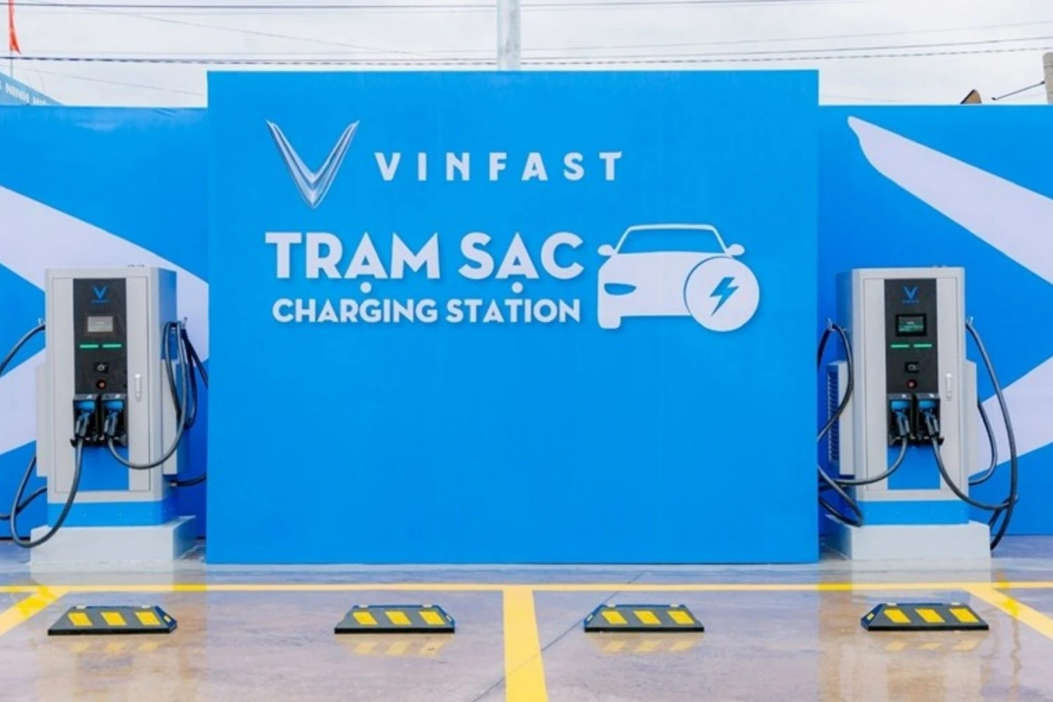 VinFast siết ưu đãi sạc miễn phí: người dùng được gì, mất gì?