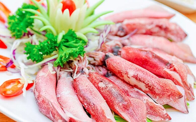 Bữa cơm ngày lễ với 5 món hải sản và thịt gà dễ làm