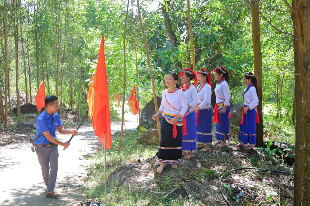 Từ bản làng đến mạng xã hội: Ống kính số đang đổi đời câu chuyện nông thôn