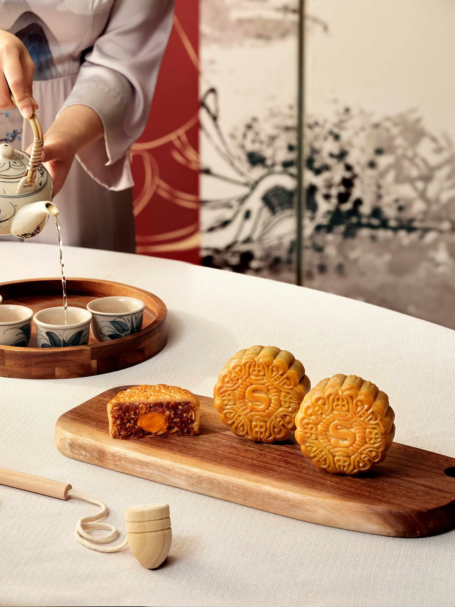 Bánh Trung thu thủ công: Di sản ở khách sạn 5 sao